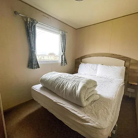 Great Caravan With Large Decking Area And Private Hot Tub, Ref 95016Sw Tattershall Exterior photo