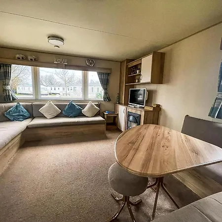 Great Caravan With Large Decking Area And Private Hot Tub, Ref 95016Sw Tattershall Exterior photo