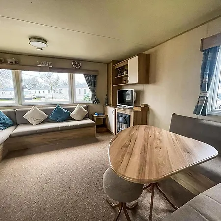 Great Caravan With Large Decking Area And Private Hot Tub, Ref 95016Sw Tattershall Exterior photo
