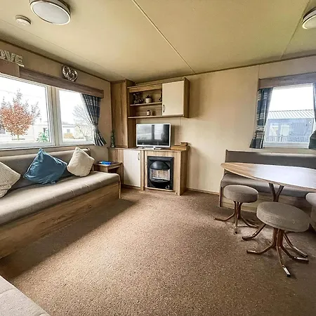 Great Caravan With Large Decking Area And Private Hot Tub, Ref 95016Sw Tattershall Exterior photo