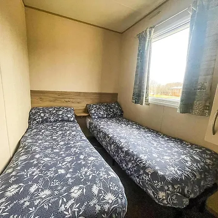 Great Caravan With Large Decking Area And Private Hot Tub, Ref 95016Sw Tattershall Exterior photo