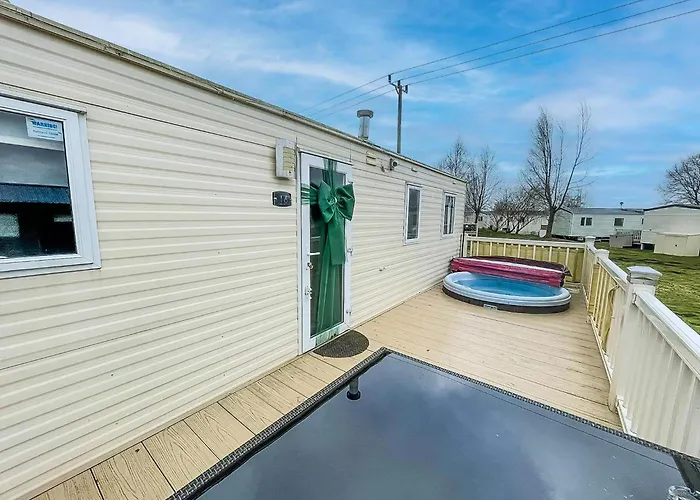 Great Caravan With Large Decking Area And Private Hot Tub, Ref 95016Sw