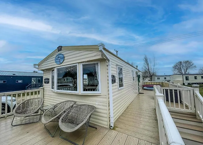 Great Caravan With Large Decking Area And Private Hot Tub, Ref 95016Sw